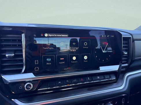 Used 2025 GMC Sierra 1500 SLT image 28