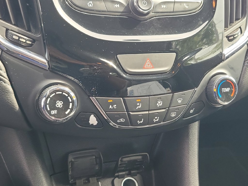 Used 2018 Chevrolet Cruze Premier FWD image 31