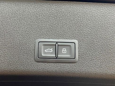 Used 2021 Audi e-tron Premium w/ Convenience Plus Package image 24