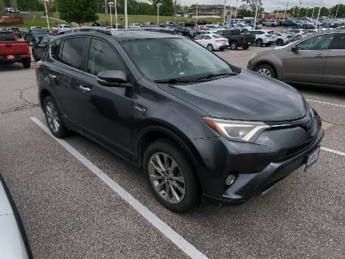 Used 2018 Toyota RAV4 Limited AWD/4WD image 10