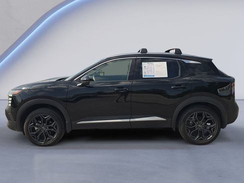 Used 2025 Nissan Kicks SR AWD/4WD image 2