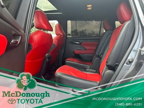 Used 2022 Toyota Highlander XSE AWD/4WD image 10