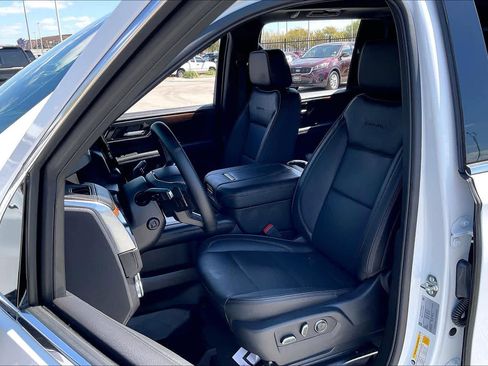 Used 2026 GMC Yukon XL Denali w/ Sun & Power Step Package RWD image 13