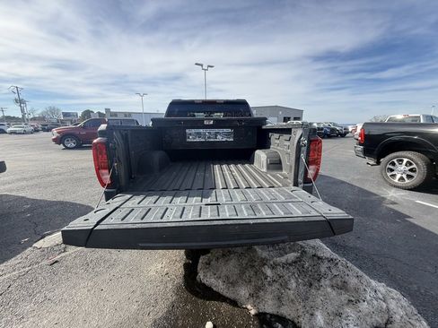 Used 2022 GMC Sierra 1500 SLE image 14