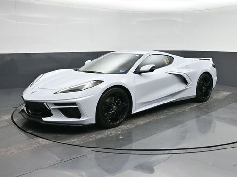 Used 2021 Chevrolet Corvette Stingray Preferred Cpe w/ Z51 Performance Package image 3