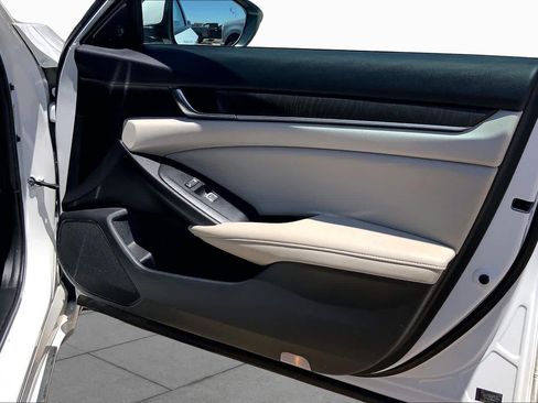 Used 2021 Honda Accord Touring image 23
