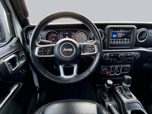Used 2018 Jeep Wrangler Unlimited Sahara AWD/4WD image 6