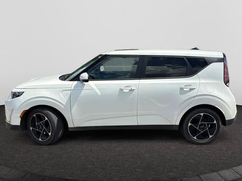 Used 2024 Kia Soul EX FWD image 8