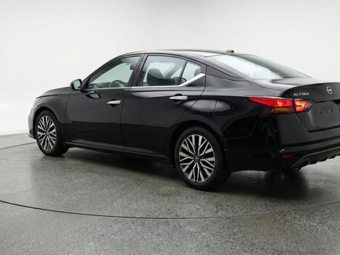Used 2025 Nissan Altima 2.5 SV FWD image 6