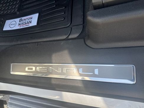 Used 2023 GMC Yukon Denali Ultimate image 22