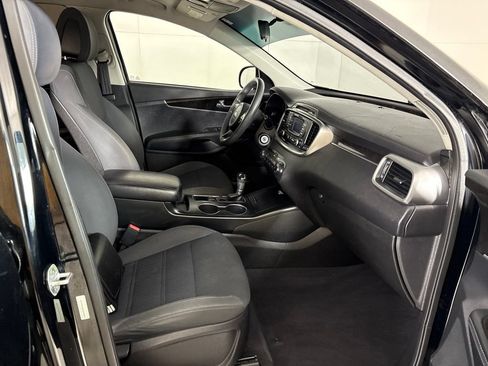 Used 2016 Kia Sorento FWD image 13