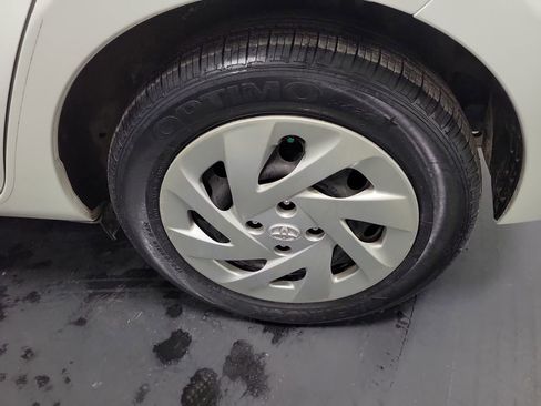 Used 2016 Toyota Prius C Two image 10