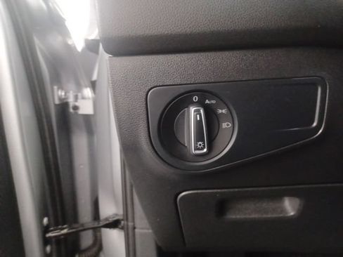 Used 2023 Volkswagen Tiguan SE FWD image 19