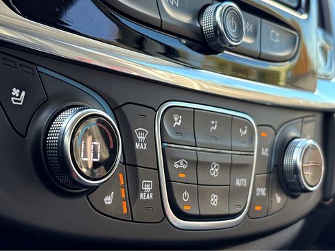 Used 2020 Chevrolet Traverse Premier w/ Redline Edition image 31