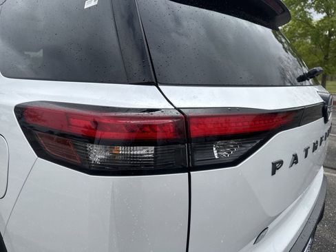 Certified 2026 Nissan Pathfinder Platinum AWD/4WD image 29