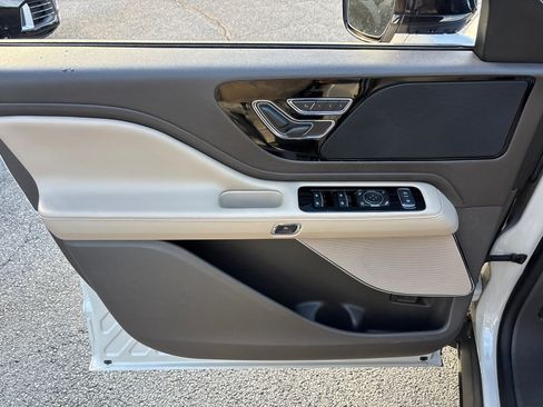 Certified 2024 Lincoln Aviator AWD w/ Premium Package image 11