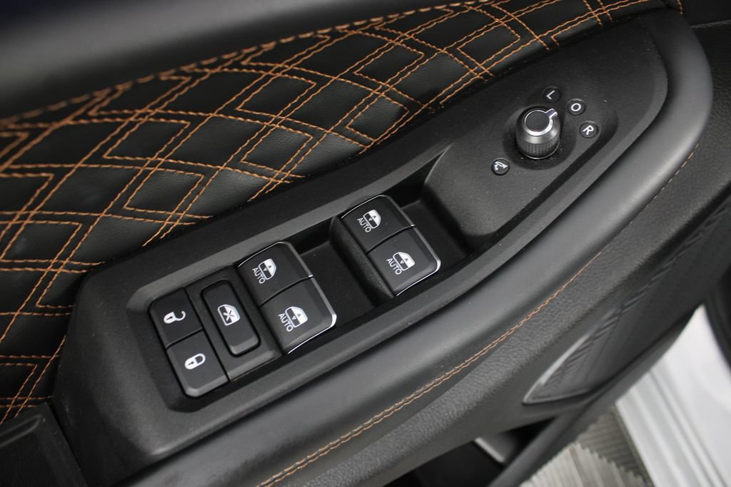 Used 2025 Jeep Grand Cherokee Summit w/ Obsidian Package AWD/4WD image 17