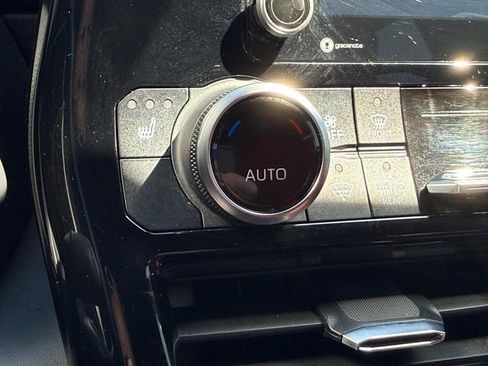 Used 2022 Toyota Highlander XSE FWD image 23