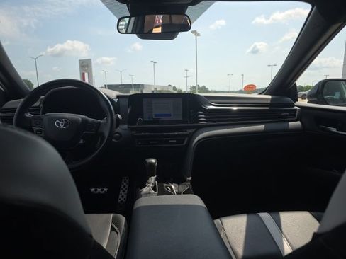 Used 2025 Toyota Camry SE FWD image 13