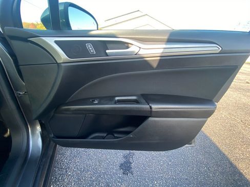 Used 2020 Ford Fusion SE image 9