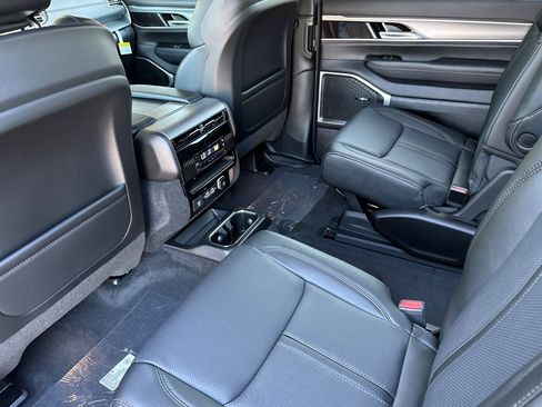 New 2025 Jeep Wagoneer Series II image 11