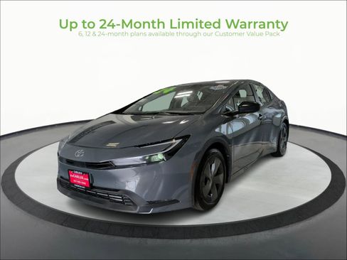 Used 2024 Toyota Prius LE FWD image 3