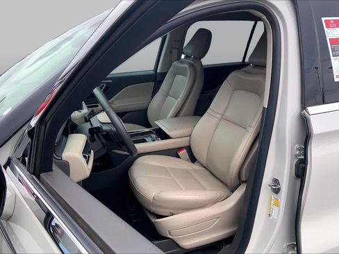 Used 2021 Lincoln Aviator 2WD image 8