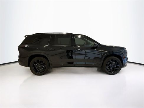 Used 2025 Chevrolet Traverse RS image 7