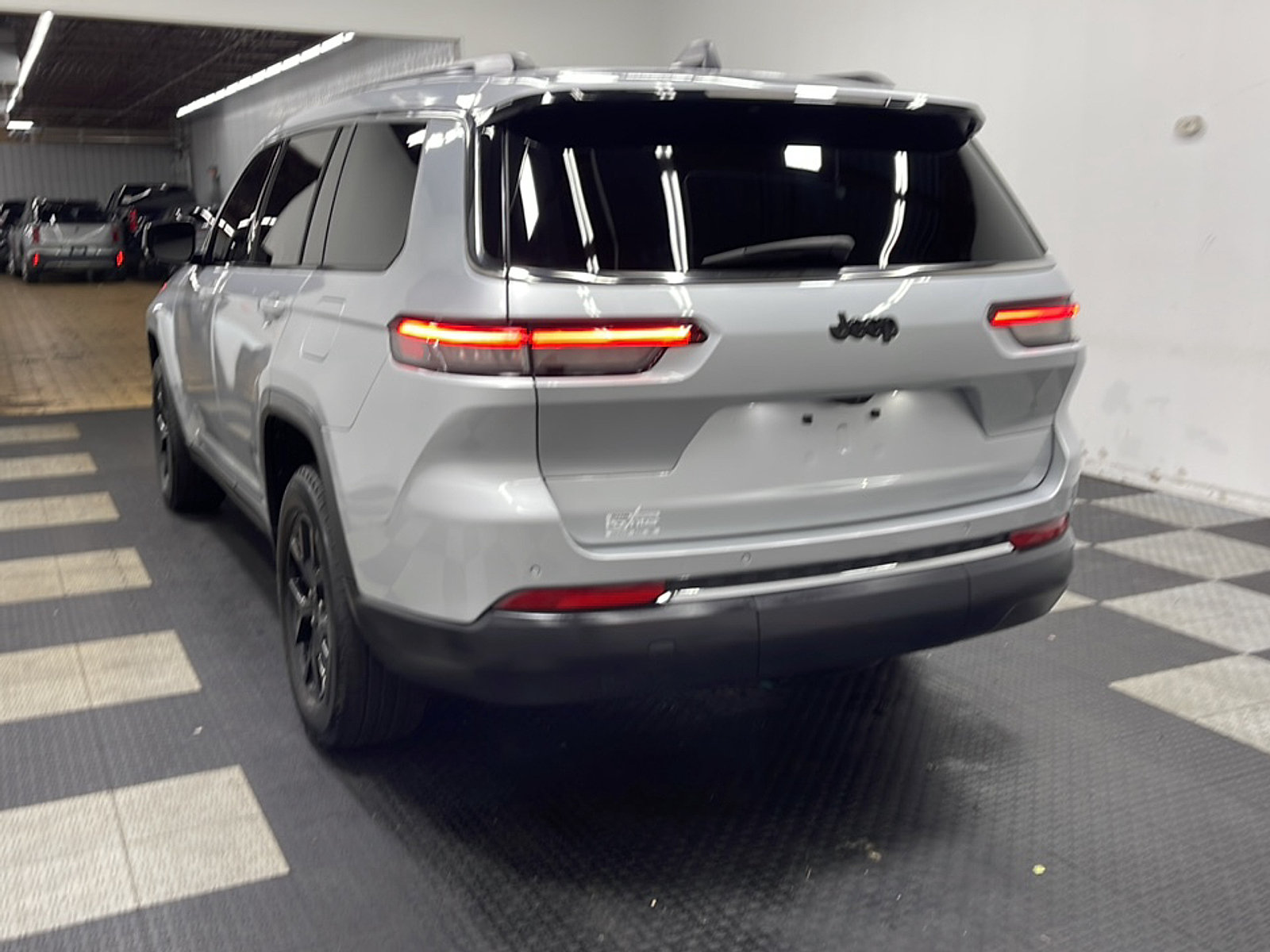 Used 2024 Jeep Grand Cherokee L Limited AWD/4WD image 15