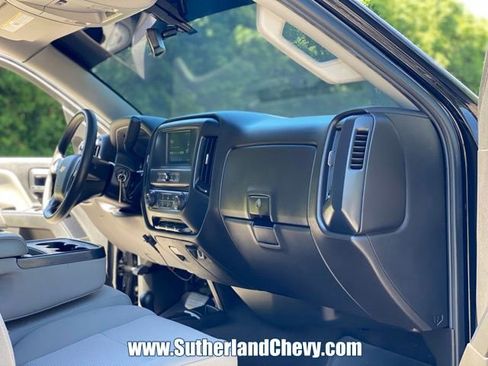 Used 2018 Chevrolet Silverado 1500 Custom w/ Custom Convenience Package AWD/4WD image 19
