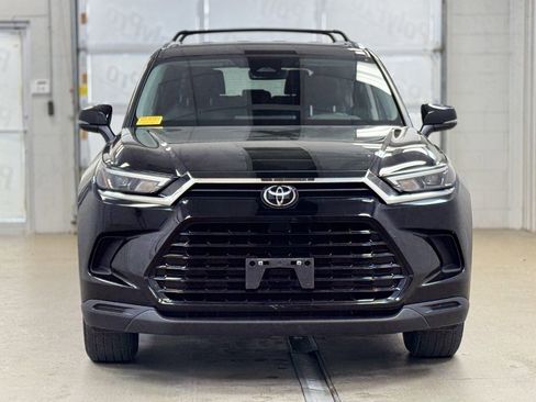 Used 2024 Toyota Grand Highlander XLE image 2