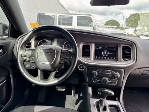 Used 2022 Dodge Charger SXT RWD image 3