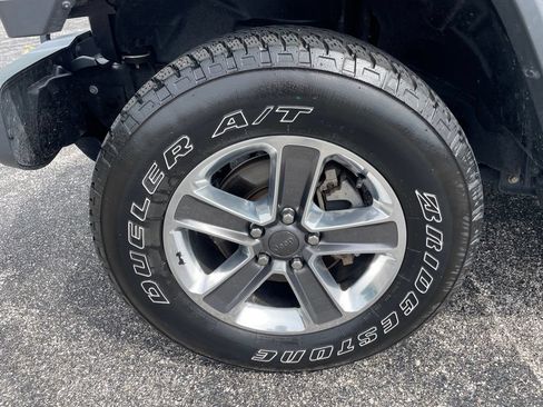 Used 2020 Jeep Wrangler Unlimited Sahara AWD/4WD image 40