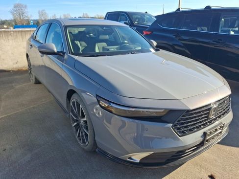 Used 2025 Honda Accord Touring image 2