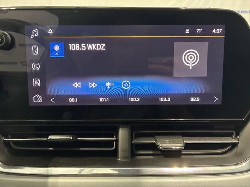 Used 2025 Chevrolet Trax LT FWD image 25