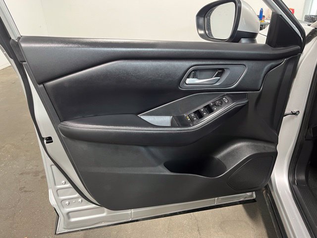 Used 2024 Nissan Rogue SV FWD image 25