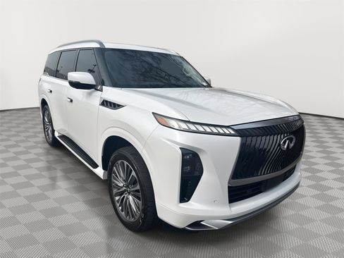 Certified 2025 INFINITI QX80 Sensory image 3
