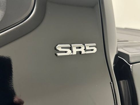 Used 2025 Toyota Tacoma SR5 AWD/4WD image 18