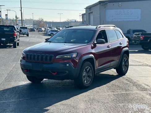 Used 2019 Jeep Cherokee Trailhawk w/ Cold Weather Group image 9