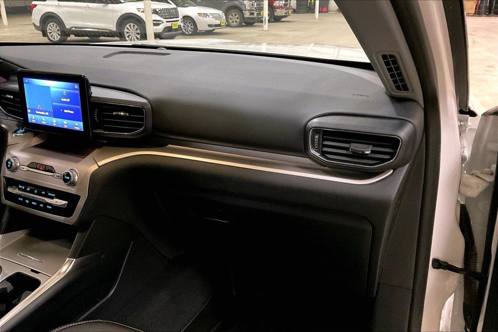 Used 2020 Ford Explorer XLT w/ Equipment Group 202A AWD/4WD image 15