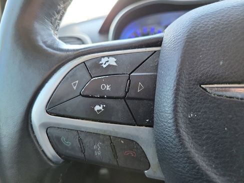 Used 2016 Chrysler 300 Limited image 21