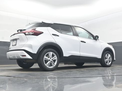 Used 2021 Nissan Kicks S FWD image 27