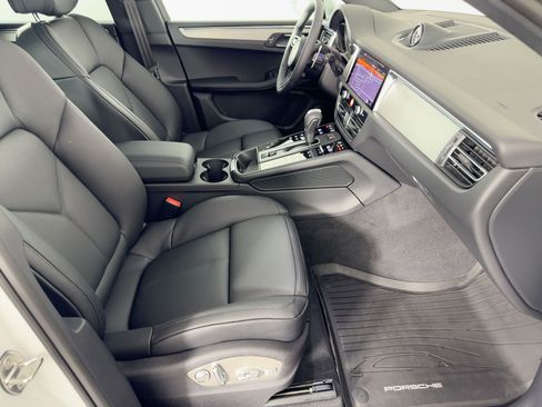 Certified 2026 Porsche Macan AWD/4WD image 30