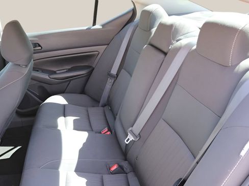Used 2024 Nissan Altima 2.5 SV FWD image 15