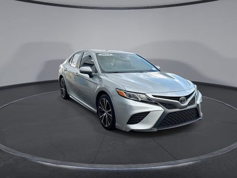 Used 2019 Toyota Camry SE FWD image 12