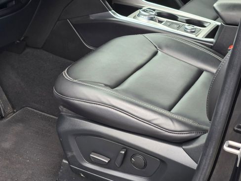 Used 2022 Ford Explorer XLT w/ Equipment Group 202A image 23