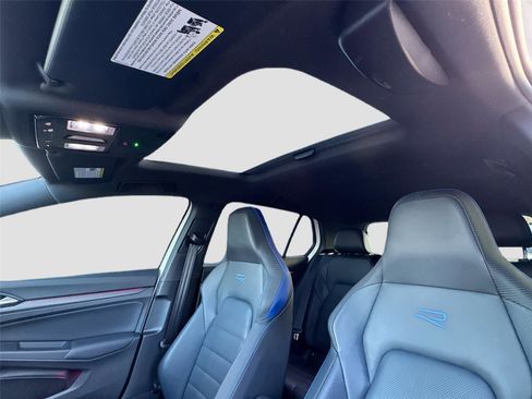 Used 2024 Volkswagen Golf R image 20