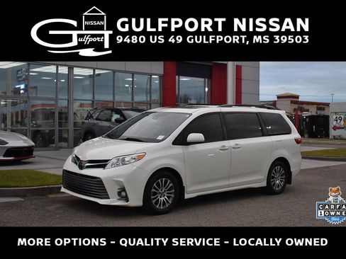 Used 2020 Toyota Sienna XLE image 1