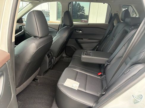 Used 2023 Nissan Rogue SV w/ SV Premium B Package FWD image 6
