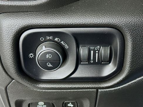 Used 2025 RAM 1500 Laramie image 17